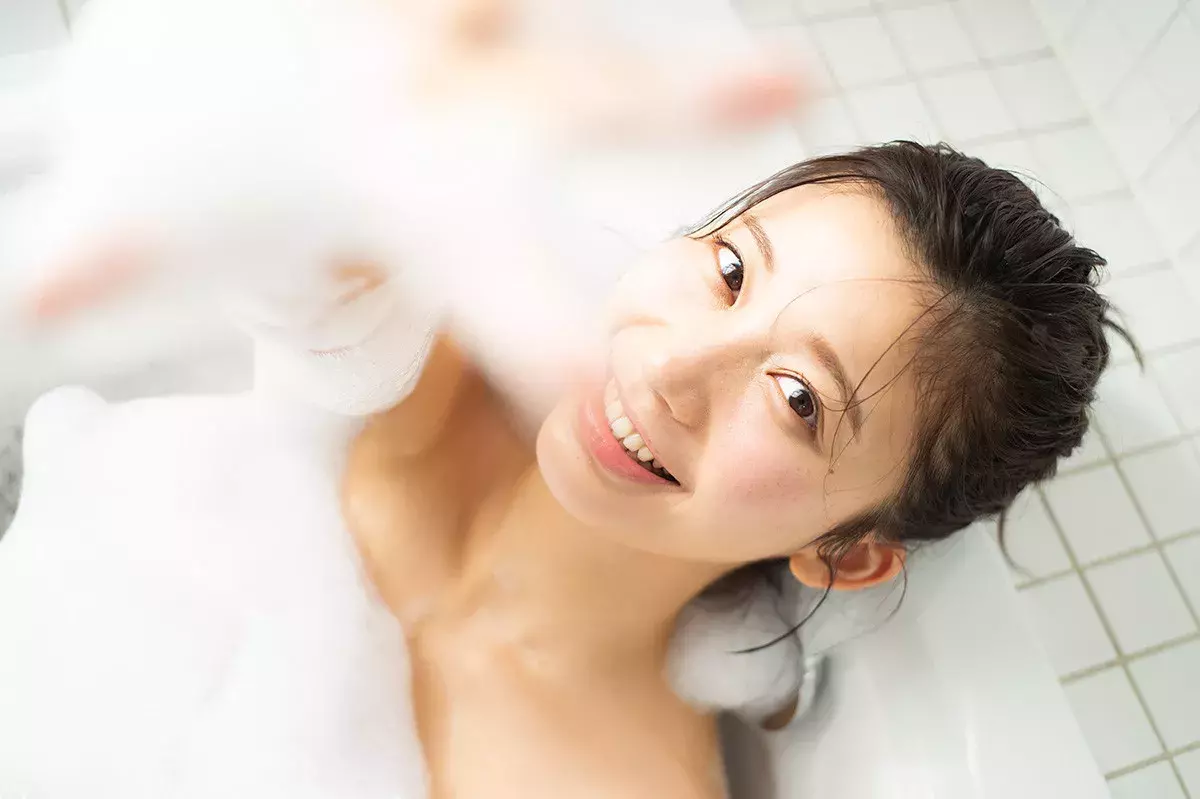 人気グラビアアイドル 女優の小倉優香さん 美ボディの秘密をバスタイムから探る 小倉優香のお風呂の入り方 ローリエプレス