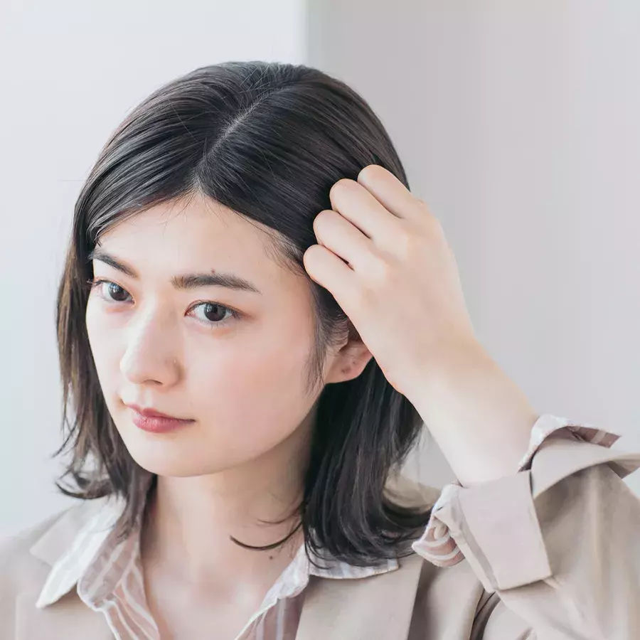 ユニクロ 似合うヘアアレンジ ジャケットスタイルには ウエットなダウンヘアでキリッとデキる女風に ローリエプレス