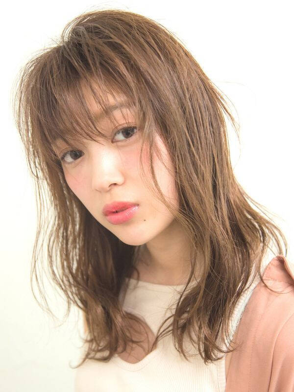 年最新 セミロングの髪型 ヘアスタイル選 かわいいも大人っぽいも叶う 前髪あり なし別おすすめヘアまとめ ローリエプレス