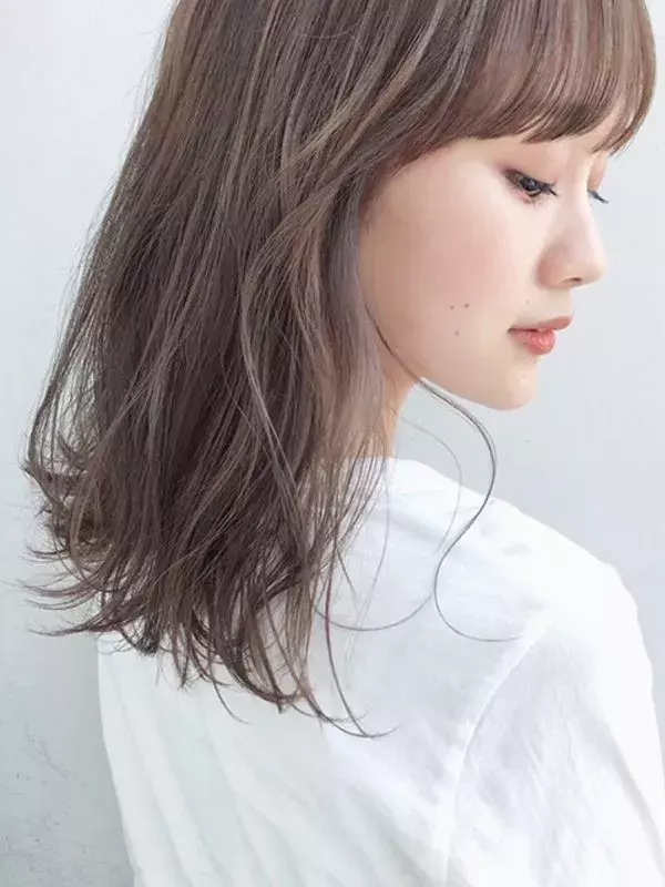 年最新 セミロングの髪型 ヘアスタイル選 かわいいも大人っぽいも叶う 前髪あり なし別おすすめヘアまとめ ローリエプレス