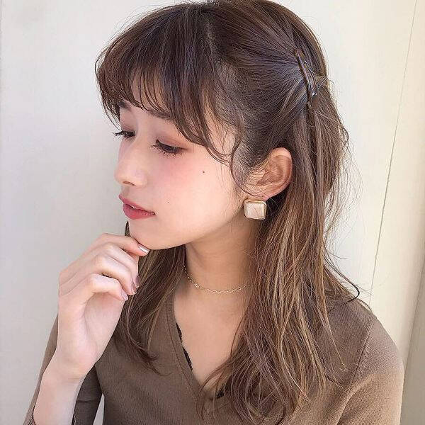 年最新 セミロングの髪型 ヘアスタイル選 かわいいも大人っぽいも叶う 前髪あり なし別おすすめヘアまとめ ローリエプレス