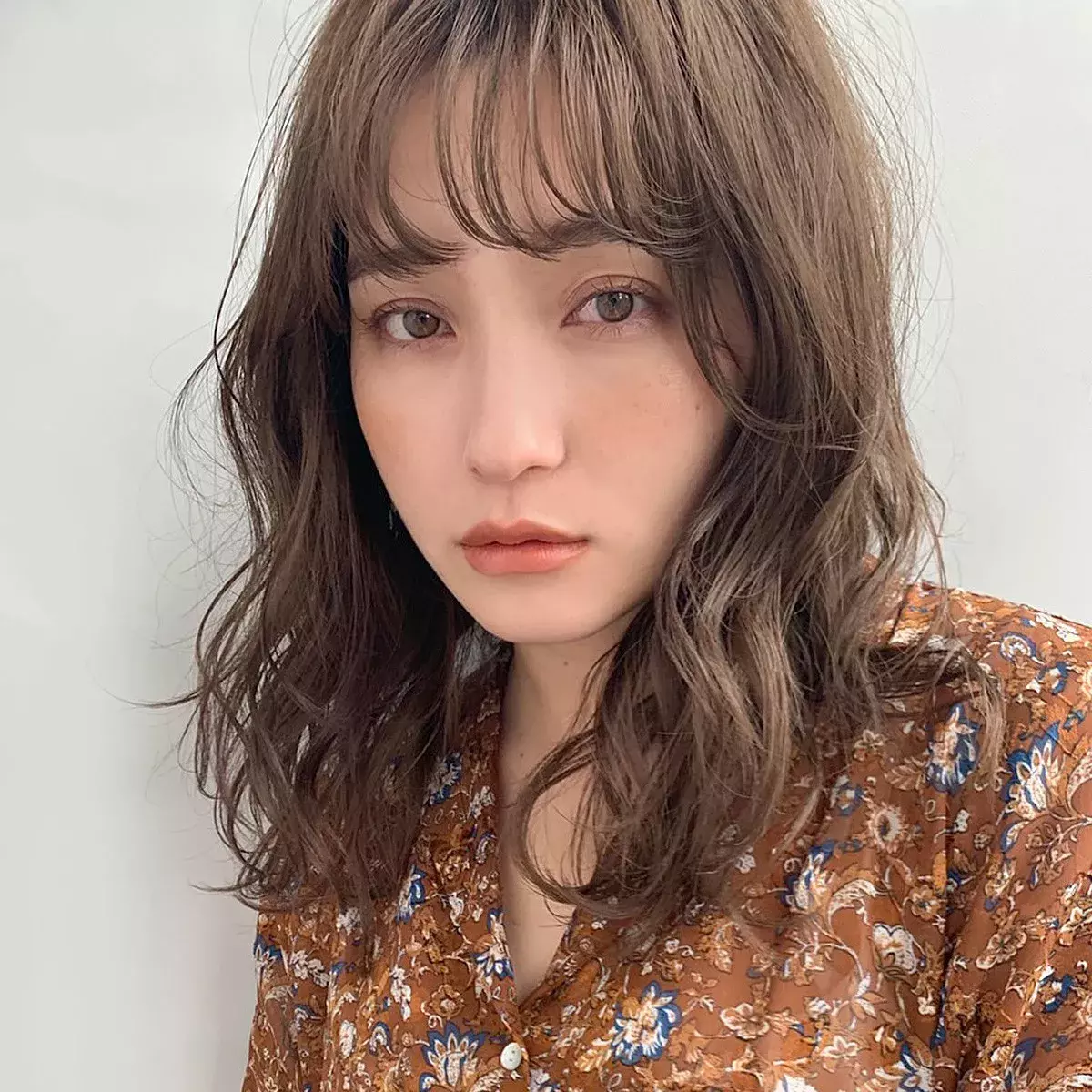 年最新 セミロングの髪型 ヘアスタイル選 かわいいも大人っぽいも叶う 前髪あり なし別おすすめヘアまとめ ローリエプレス