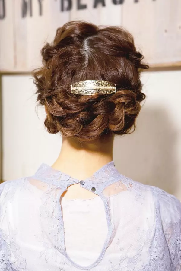 成人式の2次会にも 自分でできるパーティヘアアレンジ ロング ローリエプレス