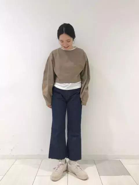 Staff Snap 冬も春も ショート丈トップスがあればコーデがたちまちあか抜ける ローリエプレス