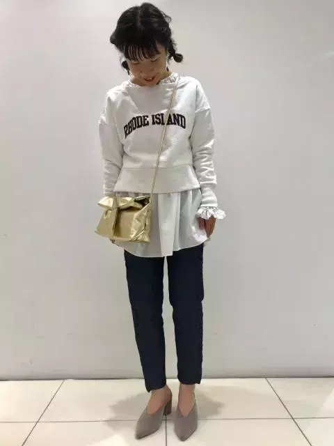 Staff Snap 冬も春も ショート丈トップスがあればコーデがたちまちあか抜ける ローリエプレス