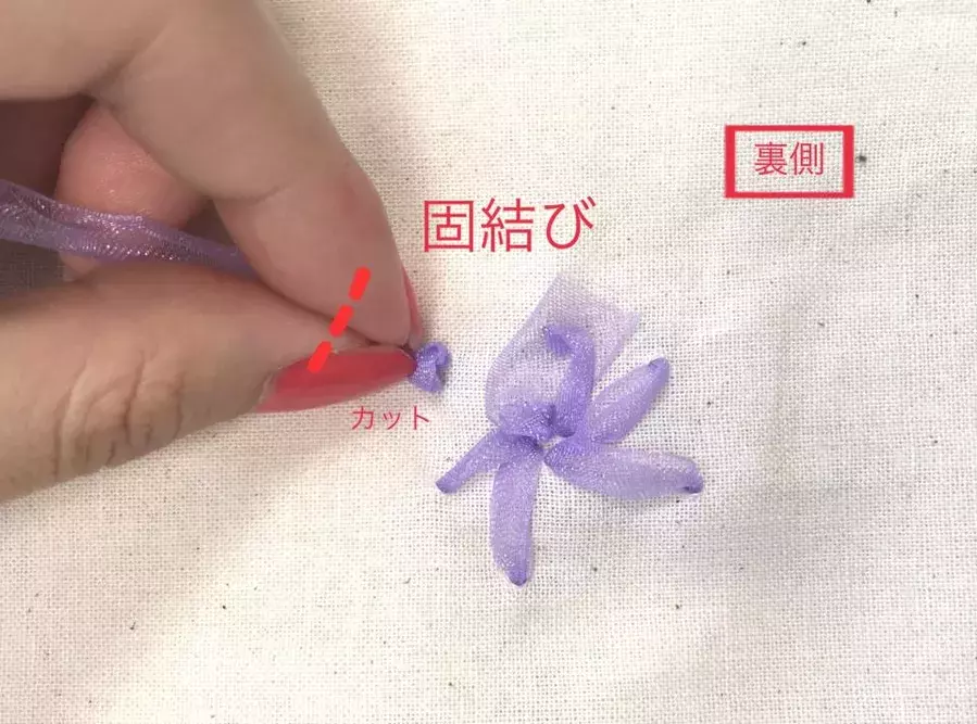 どこよりも詳しい 簡単かわいいリボン刺繍のやり方 大花編 ローリエプレス