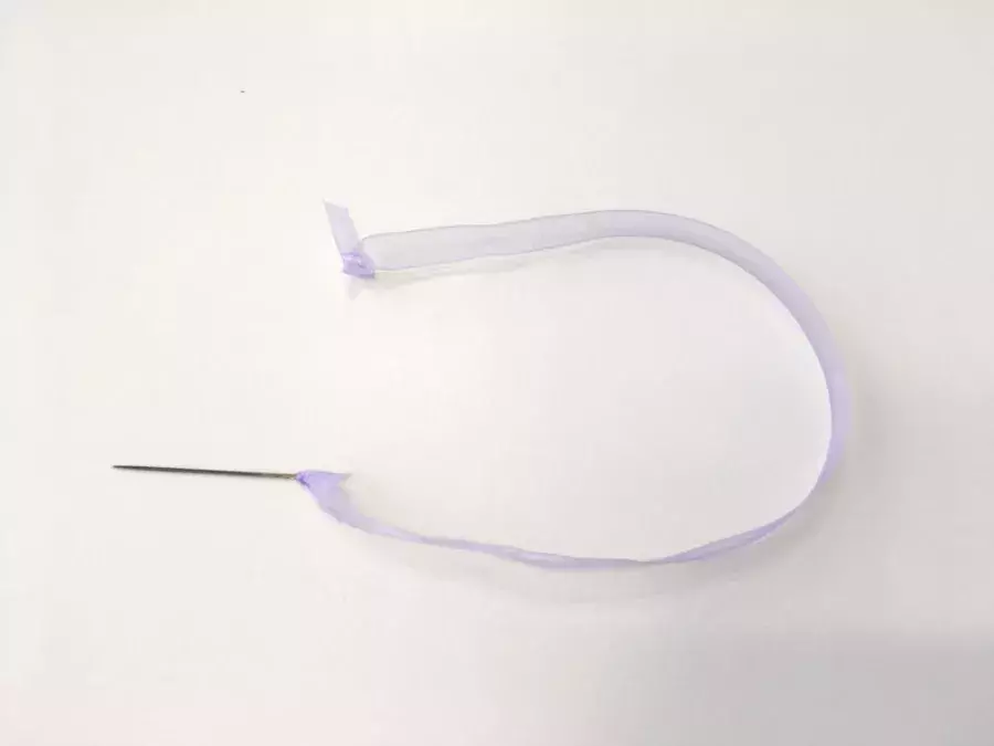 どこよりも詳しい 簡単かわいいリボン刺繍のやり方 大花編 ローリエプレス