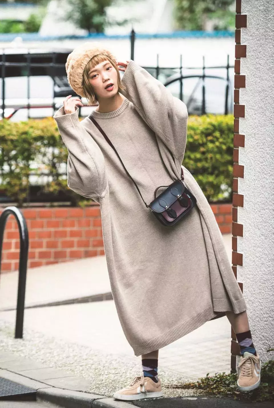 明日のコーデ 大人女子の 外し はさりげなく シンプルコーデに チェック靴下を ローリエプレス