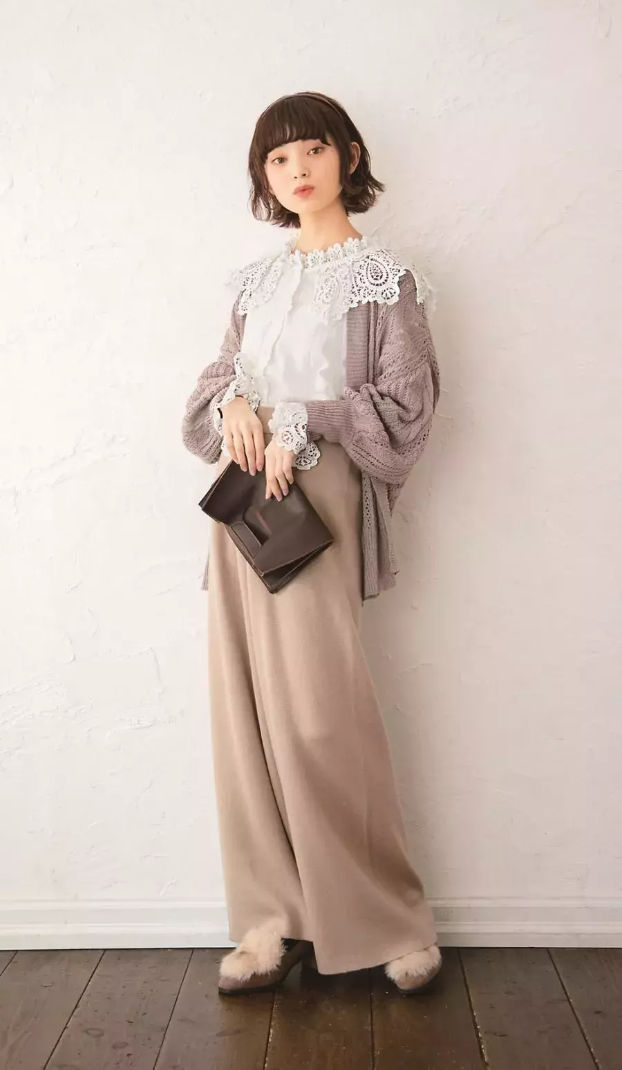 ブラウスを最大限に活用するコーデの方法 同じシャツとは思わせない ローリエプレス