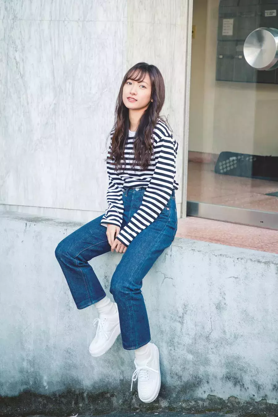 デニム 白靴下のレトロかわいい足元が話題沸騰 春のトレンド速報コーデ ローリエプレス デニム 白靴下のレトロかわいい足元が話題沸騰 春のトレンド速報コーデ ローリエプレス