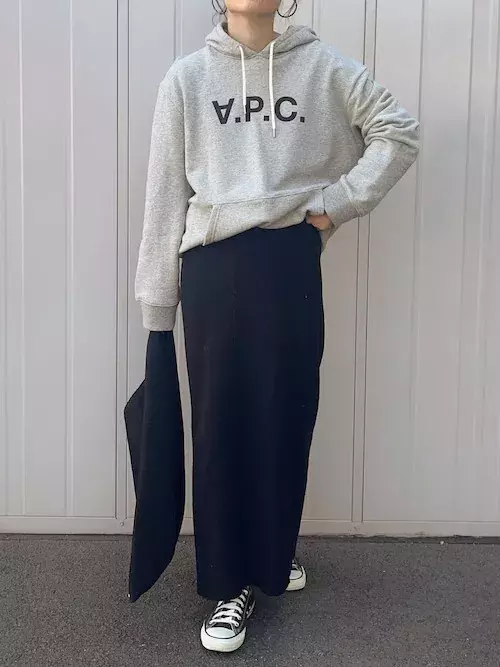 やっぱり 黒スカート が断トツ使える 重見えしない おしゃれさんのお手本コーデ5style ローリエプレス