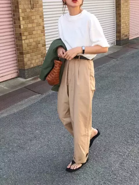 定番 Tシャツコーデ を今っぽくアップデート マネして垢抜け おしゃれな人の着こなし術 ローリエプレス 定番 Tシャツコーデ を今っぽくアップデート マネして垢抜け おしゃれな人の着こなし術 ローリエプレス