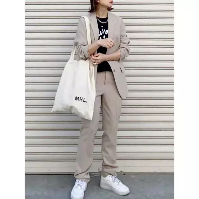 白スニーカー ってやっぱり可愛いっ 1点投入で即垢抜ける 大人の春コーデ7style ローリエプレス