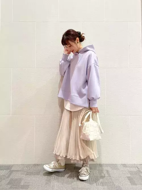 やっぱりプリーツスカートが無敵の着回し力 きれい色で春意識 おしゃれさんのコーデ集 ローリエプレス