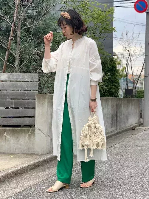春は 白シャツワンピ があれば最強 マネするだけで垢抜ける 春ワンピコーデ ローリエプレス