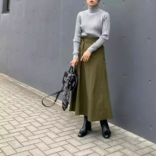 今年は カーキ で垢抜ける すぐマネしたい おしゃれな人のお手本コーデ7style ローリエプレス