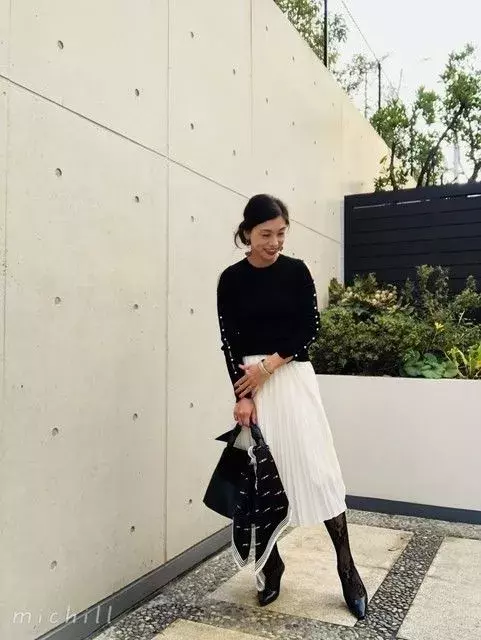 Uniqlo白プリーツがプチプラなのに透けなくて優秀 冬の上品デートコーデ ローリエプレス