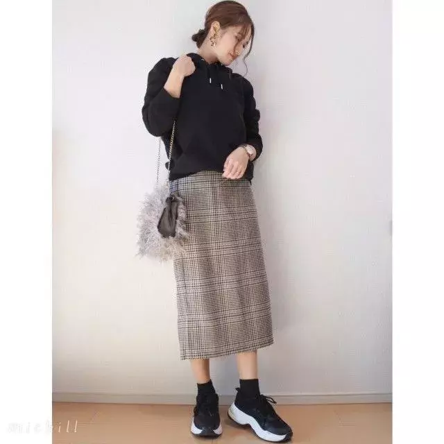 最注目アイテム かっこ可愛いのに美脚も叶える Guダッドスニーカー ローリエプレス