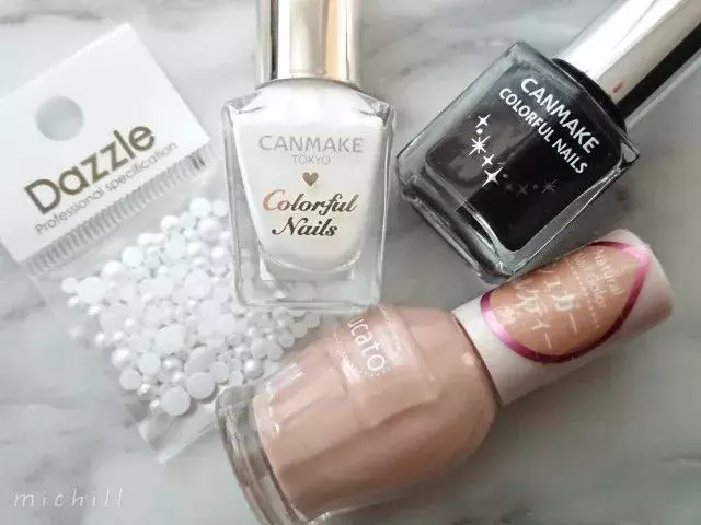 ぷっくりかわいいくまさんネイル マニキュアとパールで簡単にできちゃう ローリエプレス