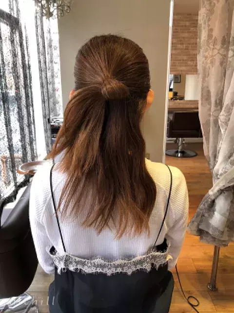 ゴムだけでプロ級の仕上がり お洒落でルーズな簡単お団子ヘアアレンジ ローリエプレス