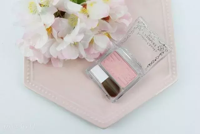 ラスイチゲット キャンメイクのパウダーチークスの新色2つはアンティークローズがバカ売れ中 ローリエプレス