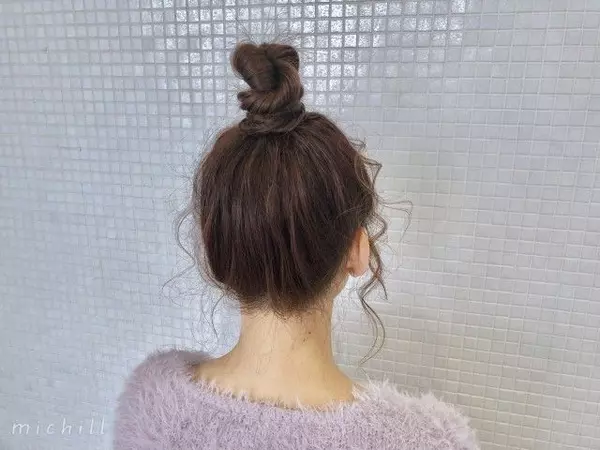 19春のトレンドはこれ ゆるふわでかわいい高めお団子ヘアアレンジ ローリエプレス