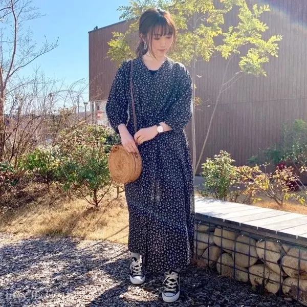 王道ワンピで男女ウケ間違いなし Guフラワーvネックワンピの春コーデ ローリエプレス