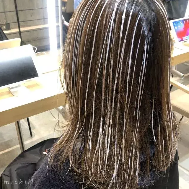 19春夏のトレンドヘアカラーはコレに決まり ベージュ ハイライトでナチュラルモテ髪 ローリエプレス