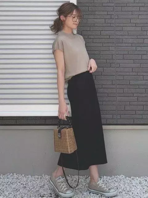 ユニクロでセール中 おしゃれ上手さん大注目 リブタイトロングスカートの大人っぽコーデ集 ローリエプレス