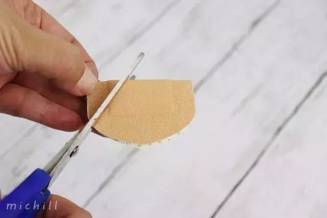 靴ずれ緊急対策 サンダルの季節に欠かせない 剥がれない絆創膏の貼り方 ローリエプレス 靴ずれ緊急対策 サンダルの季節に欠かせない 剥がれない絆創膏の貼り方 ローリエプレス