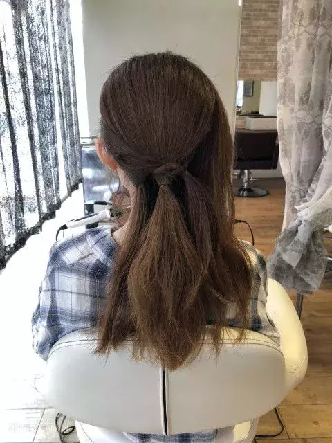 毛量多めさん向け 簡単にできてスッキリ見える ゴムで縛るだけポニーテールヘアアレンジ ローリエプレス