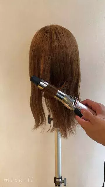 ミディアム ロングヘア向け 夏でもすっきり可愛く 涼しげ巻き髪