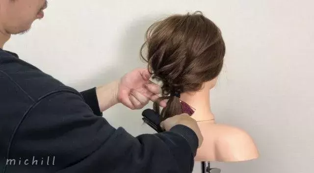 ヘアアレンジがうまくできない人向け ゴムだけで簡単 凝ってる風ヘアアレンジ ローリエプレス