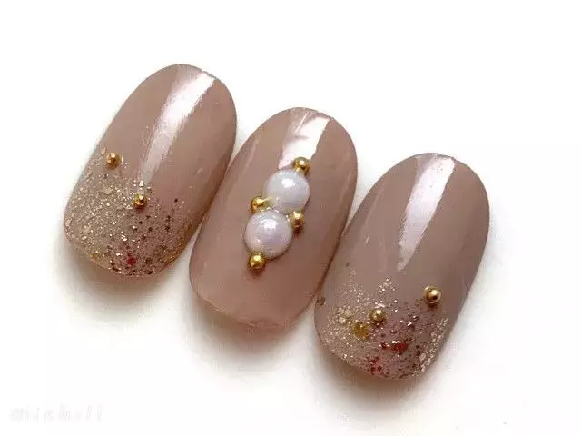 プチプラセルフネイル キャンメイクの秋カラーでつくる 大人グレージュネイルのやり方 ローリエプレス