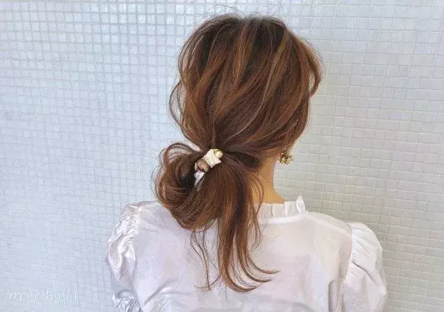 5分以内で即おしゃれが叶う 優秀ヘアアクセで超簡単 まとめ髪アレンジ3選 ローリエプレス