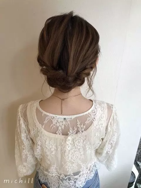 不器用さん必見 簡単なのに即モテが叶う 美容師が教えるまとめ髪アレンジ ローリエプレス