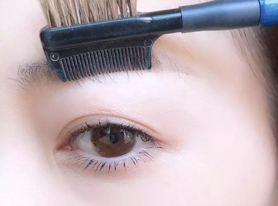 無理にしっかり描くのはngです 濃い眉さんの垢抜け眉作りのコツ ローリエプレス