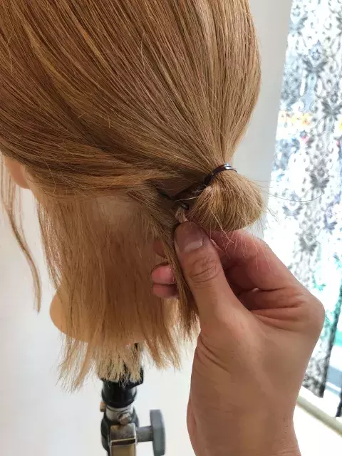 ショートボブでもお団子できます ねじってとめれば崩れない 超カンタンお団子ヘアアレンジ ローリエプレス