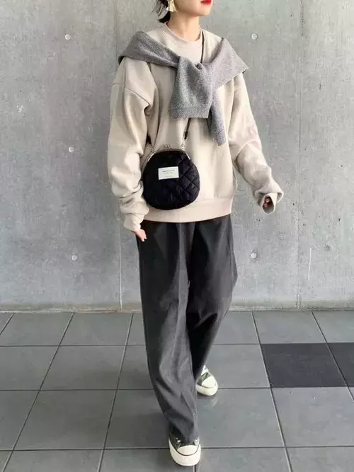 オシャレな人はどこが違う パーカー スウェットをダル着に見せない着こなしのコツ ローリエプレス オシャレな人はどこが違う パーカー スウェットをダル着に見せない着こなしのコツ ローリエプレス