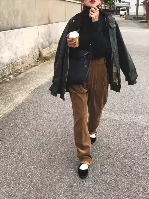 ユニクロの 黒タートルネックt がこの冬超使える お手本コーデ ローリエプレス ユニクロの 黒タートルネックt がこの冬超使える お手本コーデ ローリエプレス