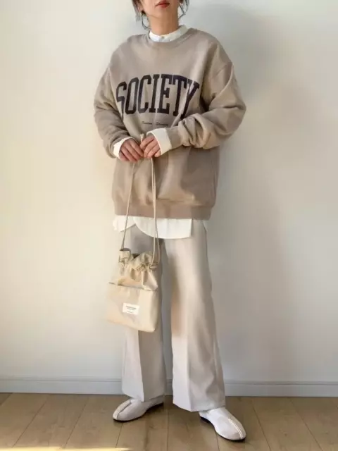 春コーデでめちゃめちゃ使える 白ロングシャツ の1週間コーディネート ローリエプレス