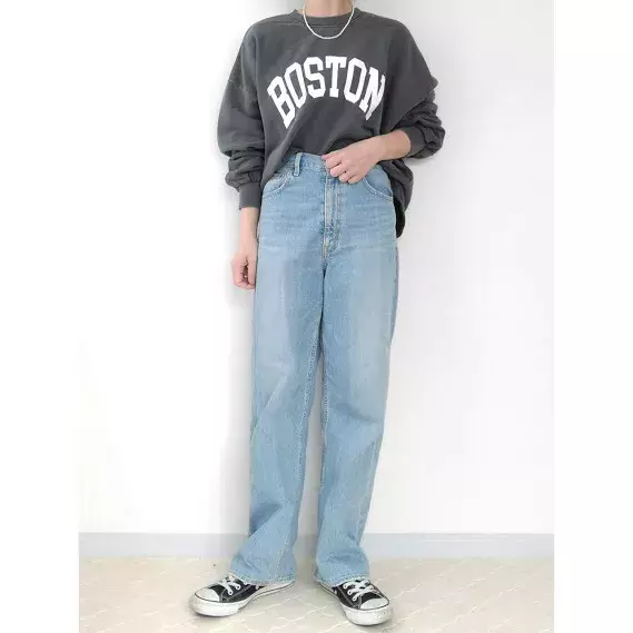 それオバちゃんぽく見えてますよ アラフォーのおしゃれな ロゴスウェット 着こなし術 ローリエプレス