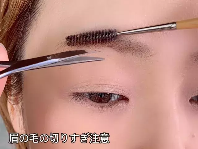 オバ見え眉になってない 30歳からの 老け見えしない眉メイクのコツ ローリエプレス