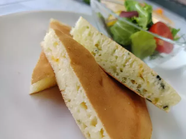 ワンボウルで混ぜるだけ ホットケーキミックスとスープの素で元気が出る朝パンケーキ ローリエプレス