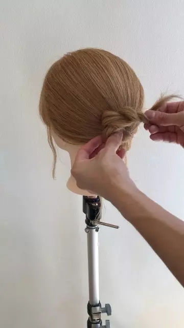 ゴムとクリップだけで崩れない 不器用さんでもできる 垢抜けお団子ヘアアレンジ ローリエプレス