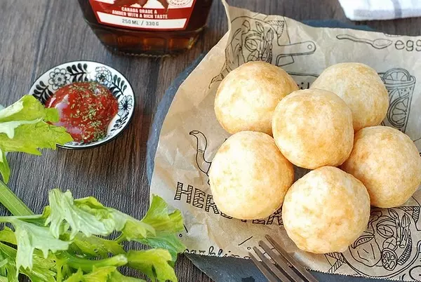 ホットケーキミックスで簡単に作れる 韓国の人気おやつ チーズボール ローリエプレス