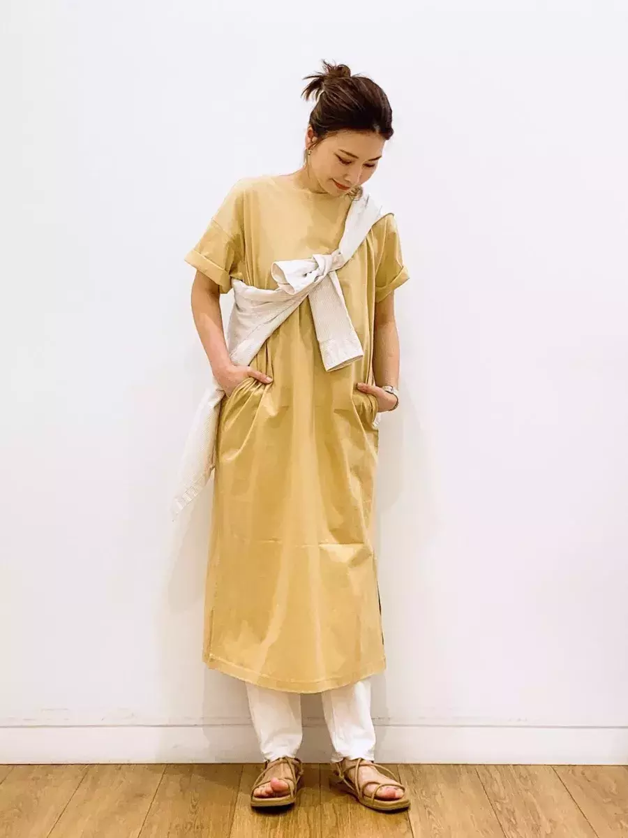教えてユニクロ店員さん 今年はワンピースどう着ればいい 即垢抜ける 正解コーデ ローリエプレス