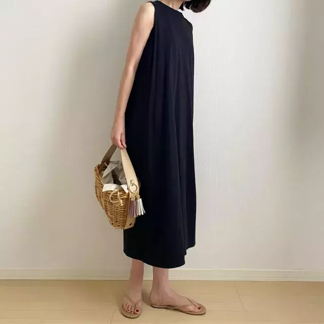 夏は 黒ワンピース が絶対可愛い ご近所からお呼ばれまで バランスコーデ術 ローリエプレス