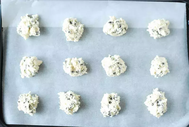 スプーンでぽんぽん落として焼くだけ ホットケーキミックスで作る ドロップクッキー ローリエプレス