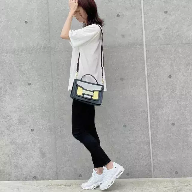 この夏おしゃれさんの足元は 白 が多め 白スニーカー 8コーデ ローリエプレス